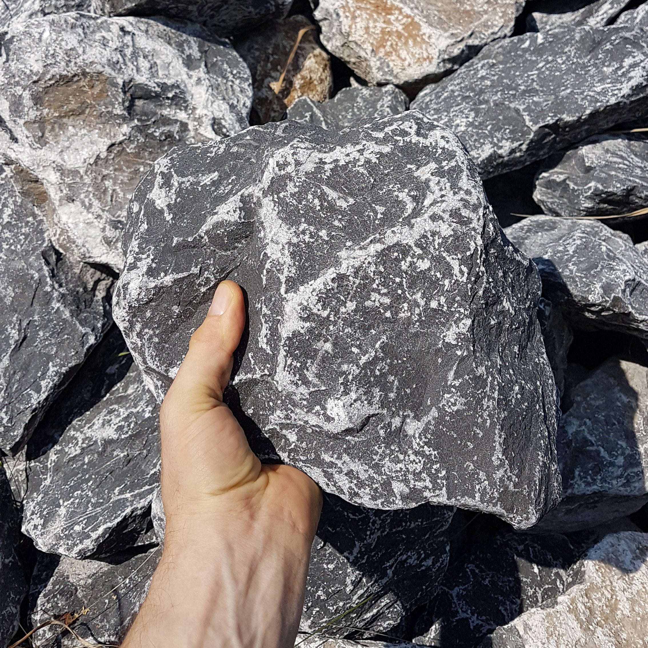 natürlicher Warstein gebrochen 80-200mm Körnung